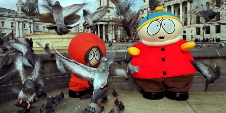 South Park characters Kenny and Cartman in Trafalgar Square, London, with pigeons.