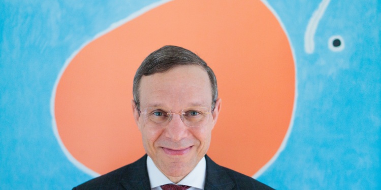 Harvard scientist Avi Loeb with a scientific cell like a blob.