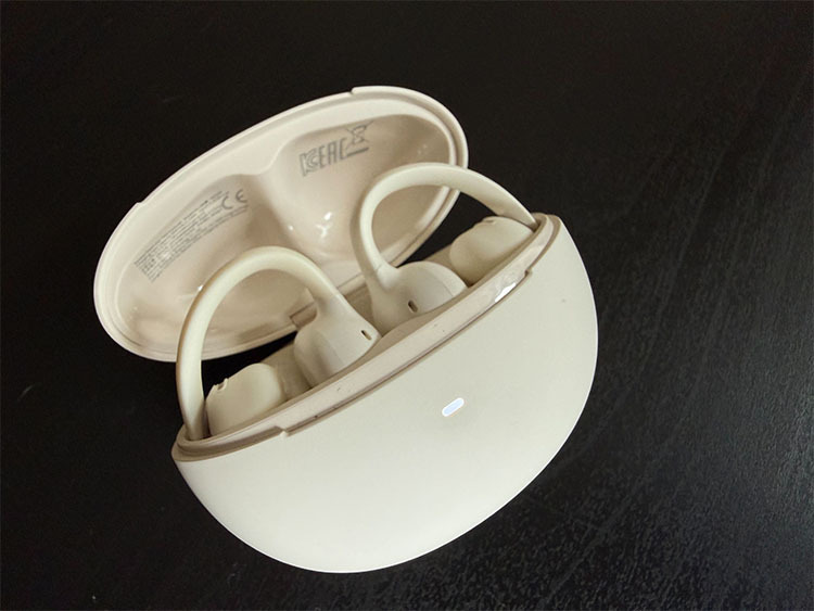 White Baseus Bowie MC earbuds