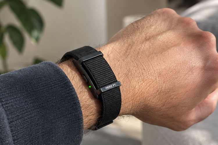 HERZ P1 Smart Band on wrist