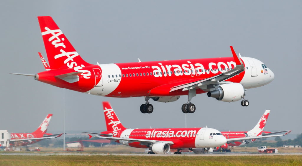 AirAsia plain