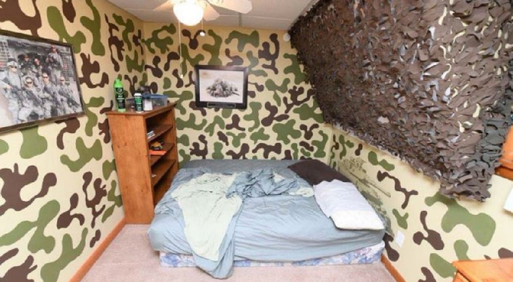 Pentagon Leaker camo bedroom