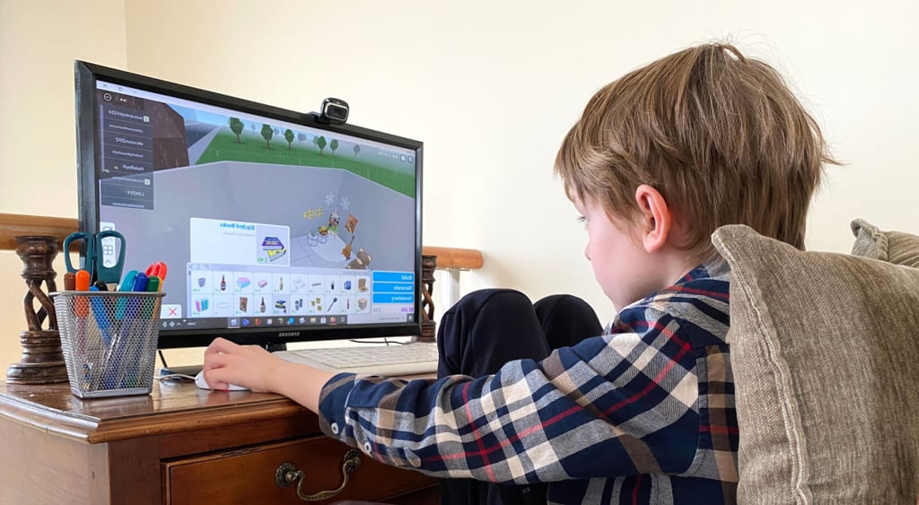 kid playing Roblox