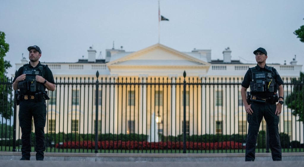 secret service stands guard at gates of white house