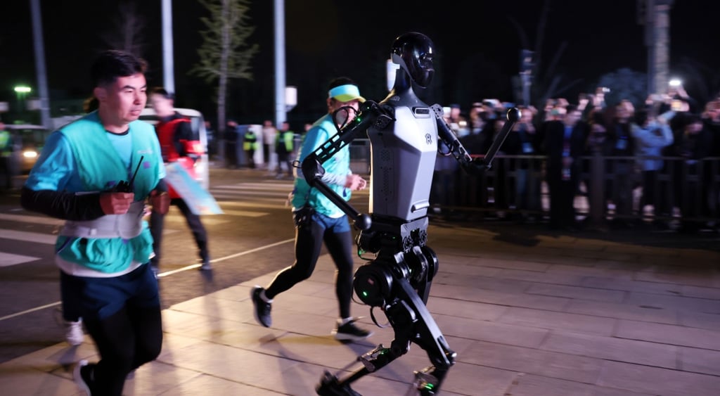 humanoid-robot-race