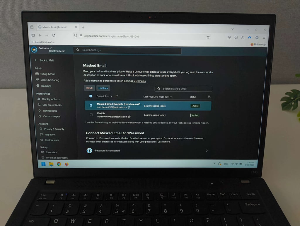 1password-email-masking-laptop