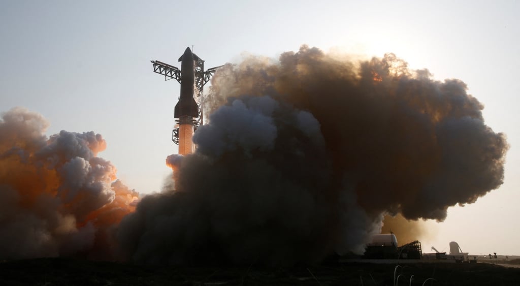 space X rocket about to take off
