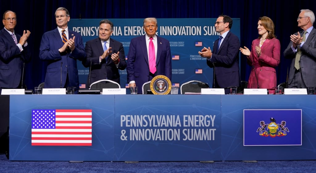 Donald trump, pink tie, 5 men in suits, woman ir pink suit, US flag