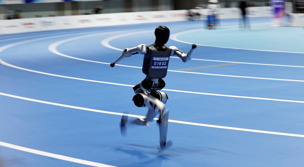 Humanoid robot competes in the 1500m run final in robot olympics in China