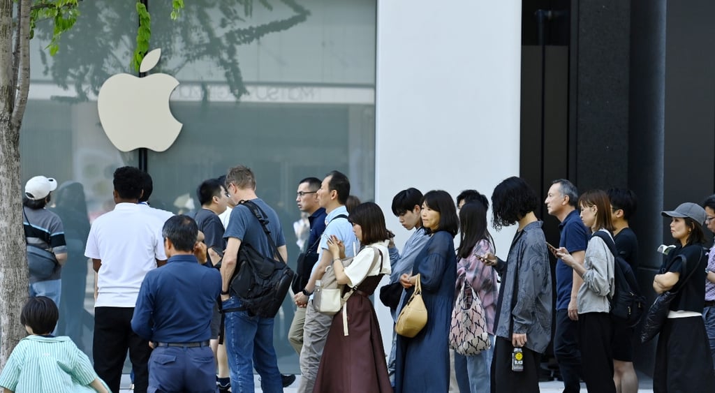 Apple store in Ginza in Tokyo; people queueing