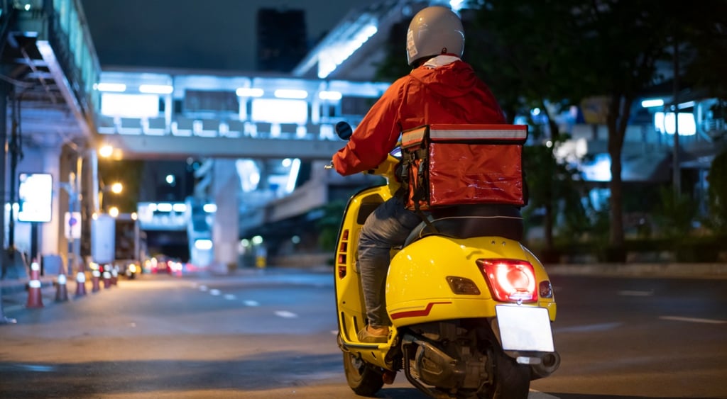 Food delivery on a scooter