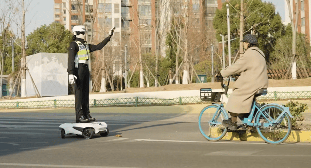 robot-officer2
