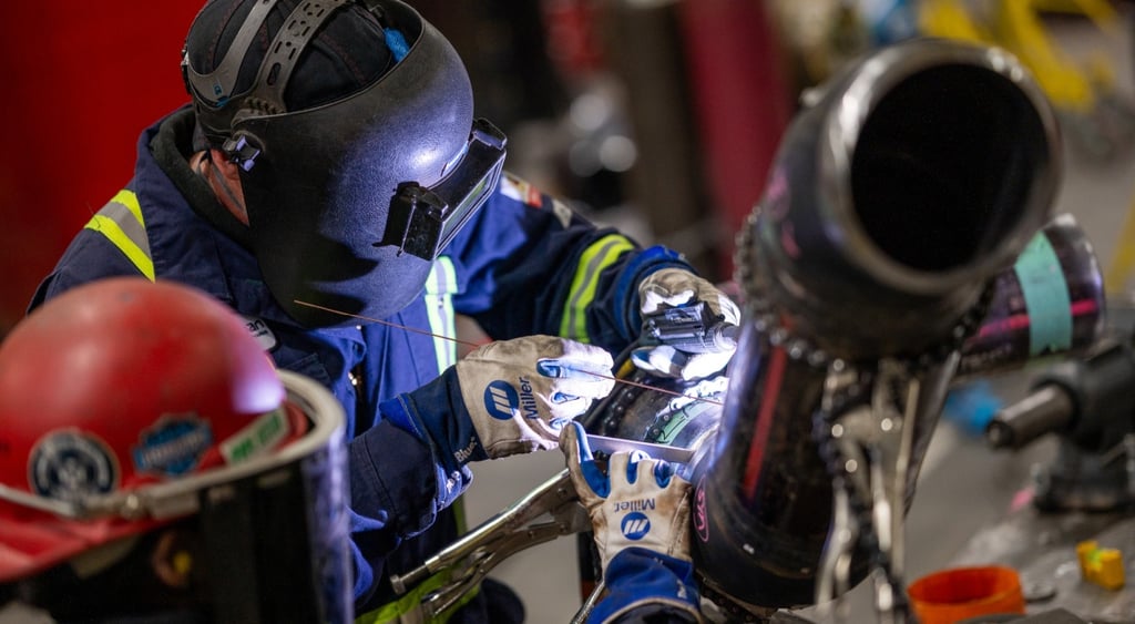 factory_workers_soldering
