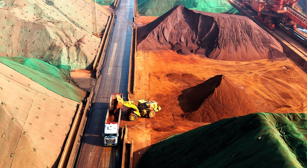 metals_minerals_digging_site_trucks