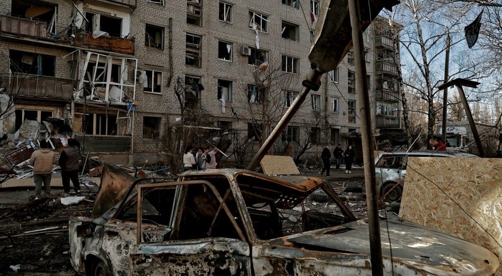 dinetsk ruins of residential home, bombed car, ruins