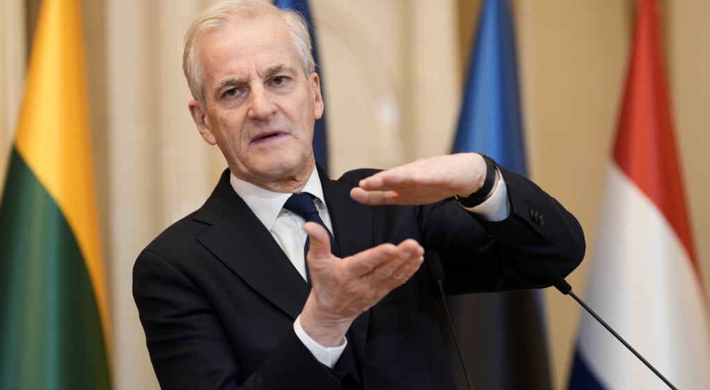 Jonas Gahr Store, Norway's prime minister, black suit,old white male, grey hair, black suit