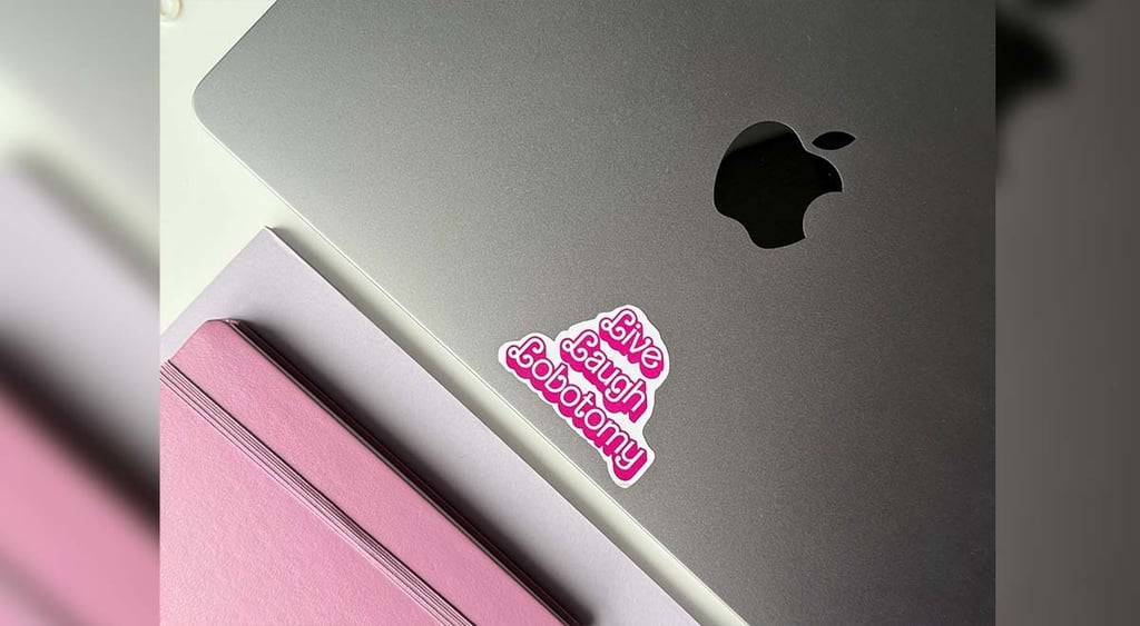 Inwon Tag printer sticker on laptop