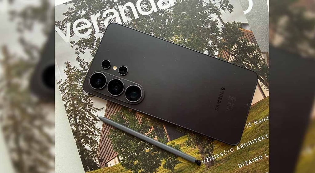 Samsung Galaxy S26 Ultra with pen