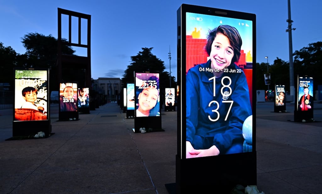 phone screens big children