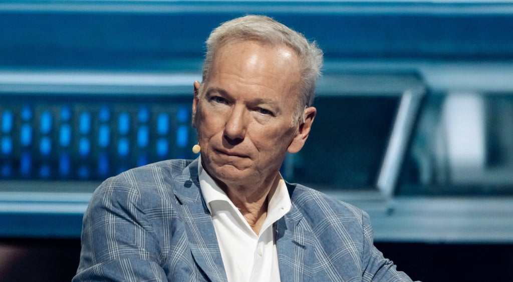 Eric Schmidt, light blue jacket, white collar shirt, no tie, white old man, grey hair,