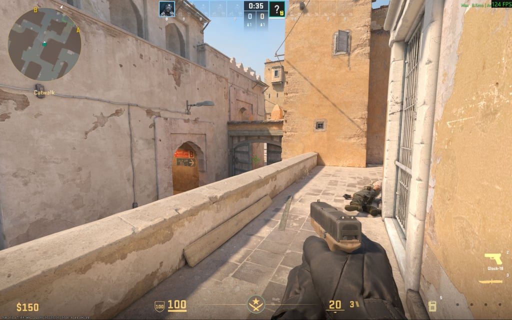 Counter Strike 2 on ASUS ExpertBook Ultra