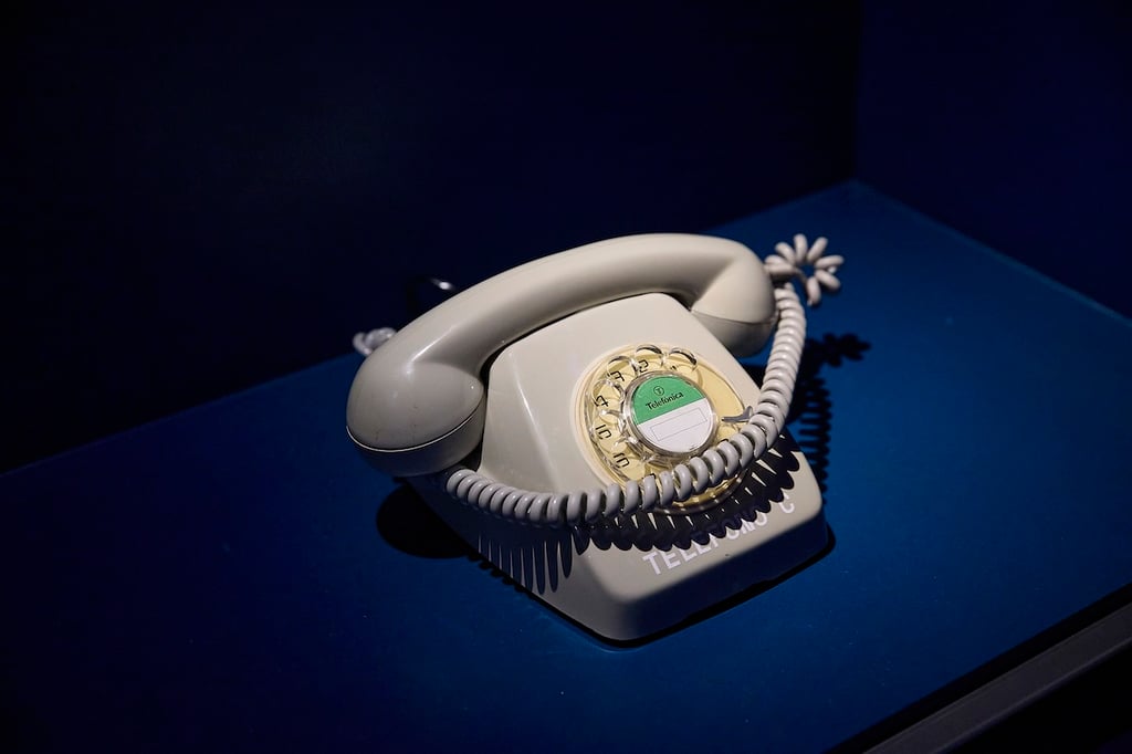 Analog landline phone