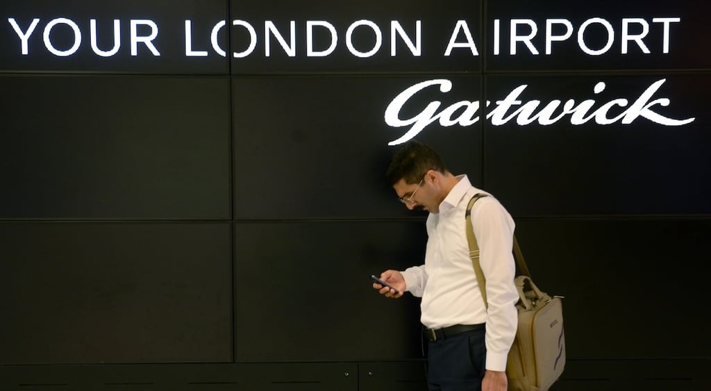 gatwick airport man phone
