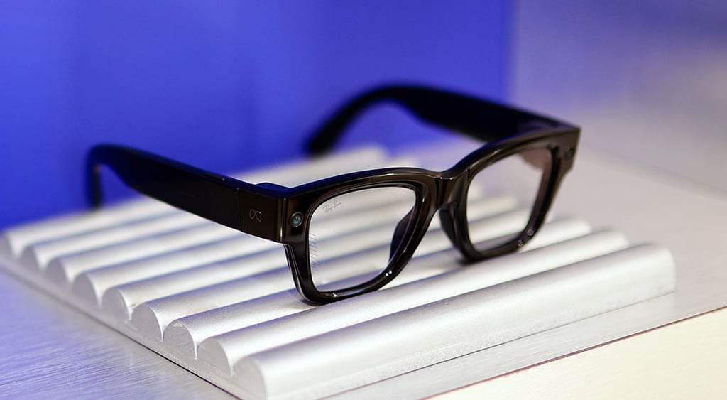 Meta smartglasses