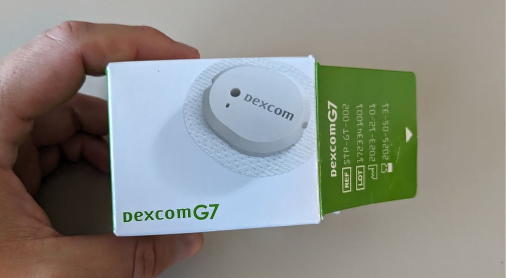 Dexcon G7 package and glucose sensor