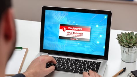 Computer with error Virus detected on screen