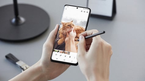 2021 01 15T025545Z 1 LYNXMPEH0E04K RTROPTP 4 US SAMSUNG ELEC SMARTPHONE