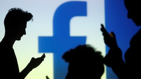 2021 04 07T225508Z 2 LYNXMPEH361RB RTROPTP 4 FACEBOOK HOTLINE