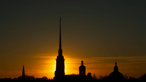 Silhouetted picture of Peter & Paul fortress, as visual metaphor for Russian gangs seeking new haven