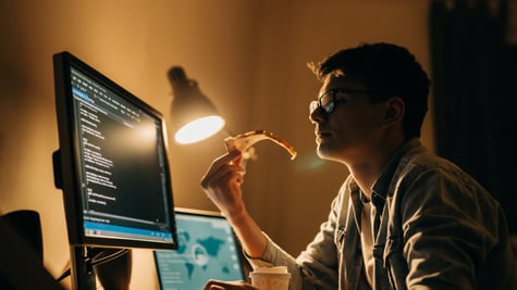 programmer with pizza