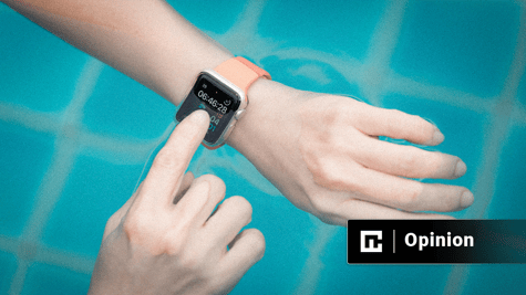 Apple Watch on a hand of a swimming woman