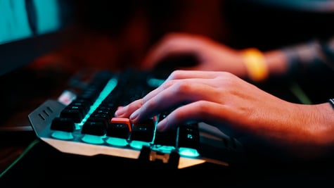 Keyboard, focus on fingers