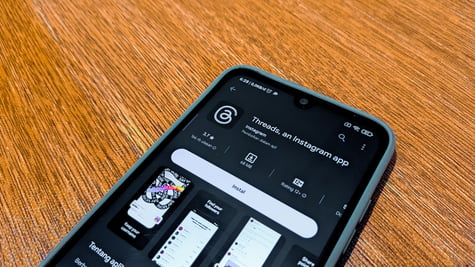 threads-app-phone