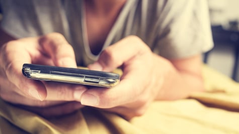 phone_hands_1207