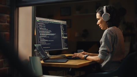 female-software-engineer