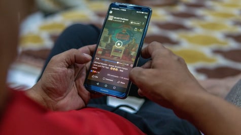 Facebook video player
