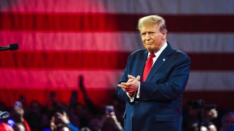 donald-trump-stage
