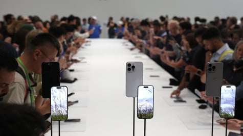 Apple iPhone 16