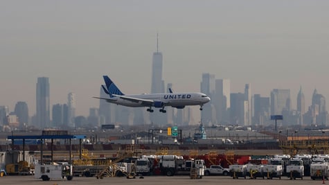 United Airlines plane airport