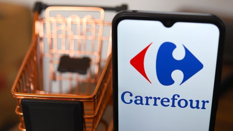 carrefour logo on mobile screen, shopping cart in background