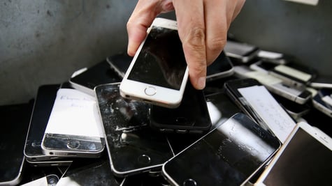 pile-of-iphones