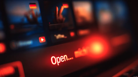 email tab, red light, german flags, black background