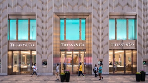 People in front of Tiffany's jewelry store