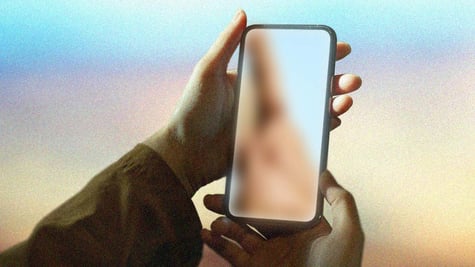 phone-blurry-nude-photo