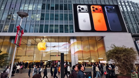 street_apple_china_iphone