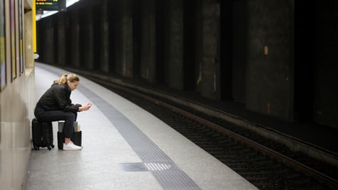 brussels_scroll_metro_luggage